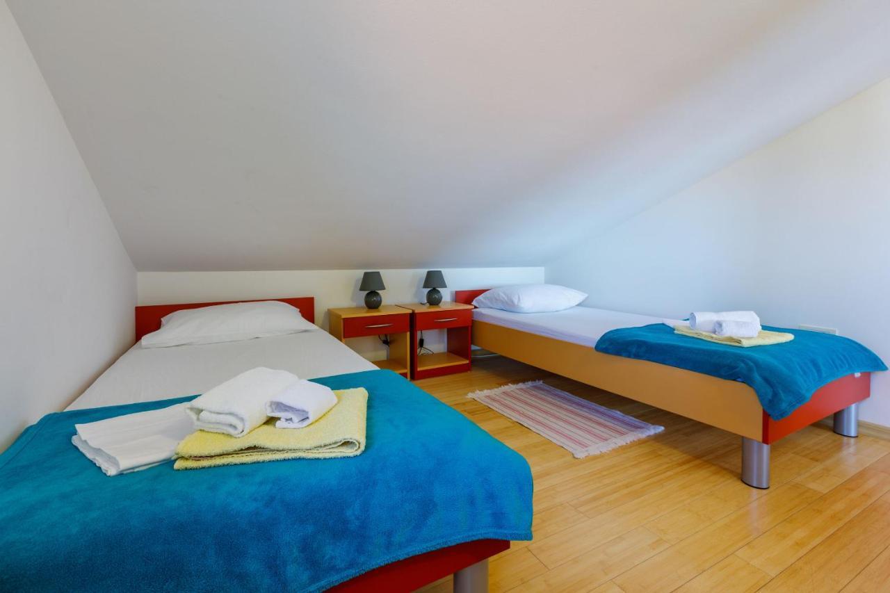 Apartments Robic Selce Exterior foto